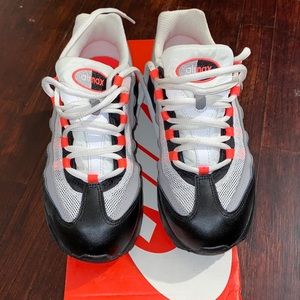 Nike Air Max tennis shoes size 2.5